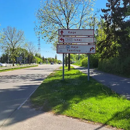 Det Lille Hus Pa Praerien * Tåstrup